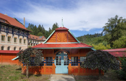 Vstupní pavilon od Dušana Jurkoviče (Sluneční lázně v Luhačovicích, TRANSAT architekti)