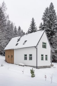 Chata v Jizerských horách od architektky Kateřiny Margoldové