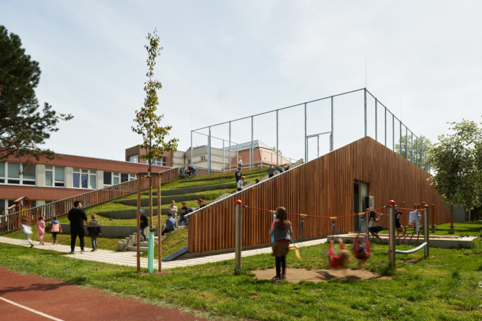 Studio Arch.Design realizovalo novou sportovní halu základní školy v pražských Letňanech
