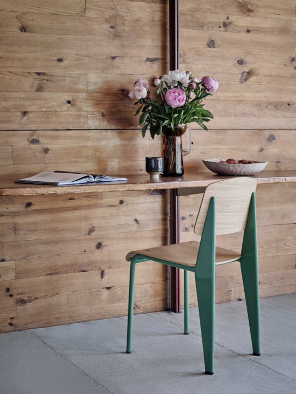 Židle Standard Chair, design: Jean Prouvé