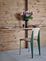 Židle Standard Chair, design: Jean Prouvé