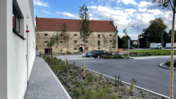 Vedlejší barokní sýpka na nové využití stále čeká