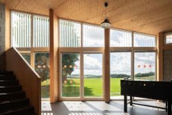 Pohled do klubovny (Zázemí sportovního klubu ve Studenci, ateliér CHRAMA)