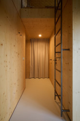 Schody do ložnice (Chata Bebech, JANSELF STUDIO)