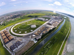 Krytá jezdecká hala v Šamoríně, A2 studio, foto