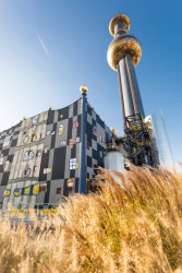 Spalovna Spittelau, Friedensreich Hundertwasser.