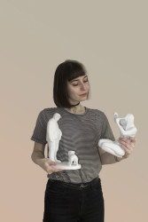 Objev roku: Monika Martykánová / kolekce porcelánových sošek Alegorie Covidu