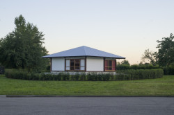 Nová budova kampusu od architekta jménem Kazuo Shinohara