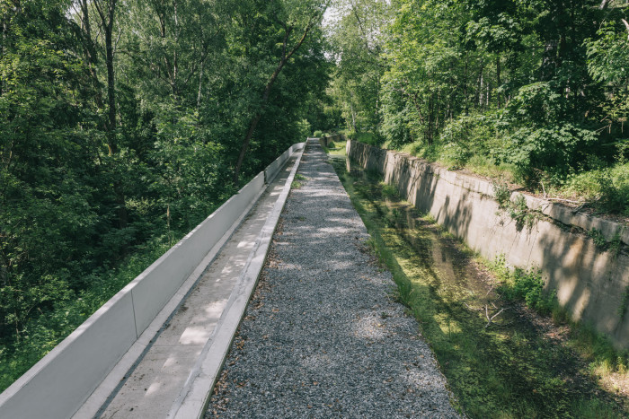 Cyklostezka v původním historickém vodním kanálu mezi Loučovicemi a Vyšší Brodem od A8000

