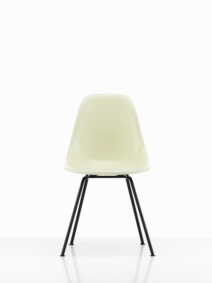 Židle Eames fiberglass DSX.