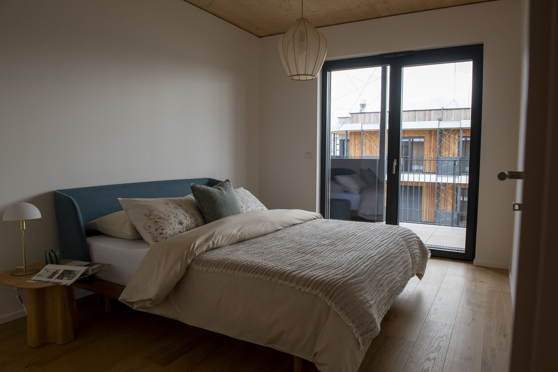 Dodavatelem dřevěné konstrukce je rakouská firma ELK, dřevo pochází zejména z rakouských a částečně i českých lesů. Na stavbu se spotřebovalo asi 16 tisíc kubíků dřeva, což odpovídá asi pěti tisícům stromů.