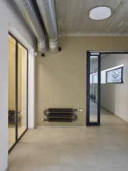 Lesovna poblíž Pacova od studia 20-20-ARCHITEKTI a VYŠEHRAD ateliéru