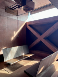 Horní část nové budovy bude sloužit školákům z Pardubického kraje jako dílny.