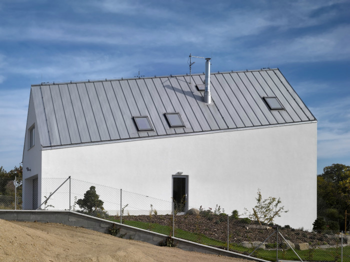Dům se šikmou střechou ve Struhařově od ateliéru Stempel & Tesar architekti