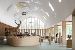 Návštěvní pavilon v národním parku Hoge Veluwe od dvou architektonických kanceláří De Zwarte Hond a Monadnock