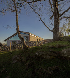 Na ostrově Finnøy vyrostl dům s výhledy na oceán. Navrhla ho architektonická kancelář Helen & Hard.