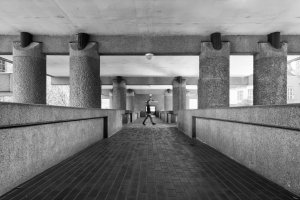 Obytný komplex Barbican Estate od trojice architektů Chemberlain−Powell−Bond z let 1969−1982