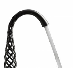 Obr. 5: Vodovodní baterie vyrobená technologií 3D tisku laserovým slinováním kovového prášku, American Standard, USA, upraveno autorem,