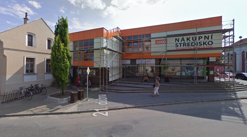 Původní podoba supermarketu před přestavbou.