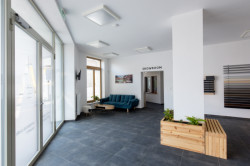 Podnikatelský inkubátor Dům na rohu ve Valašských Kloboukách od studia Jan Hanousek Architekti