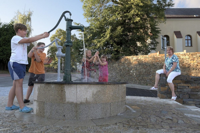 Náves ve Velké Polomi, Ateliér 38,