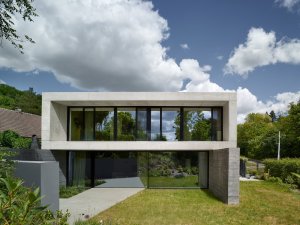Stempel & Tesar architekti realizovali v pražské Troji vilu kompletně odlitou z betonu. (Vila Troja, Stempel & Tesar architekti)