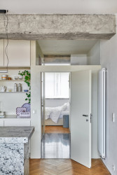 Úkolem bylo byt prosvětlit. Tomu slouží i  prosklení nade dveřmi.