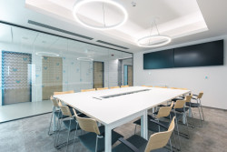 Vysoká škola báňská v Ostravě má novou budovu ekonomické fakulty. Navrhlo ji studio CHVÁLEK ATELIÉR s.r.o.