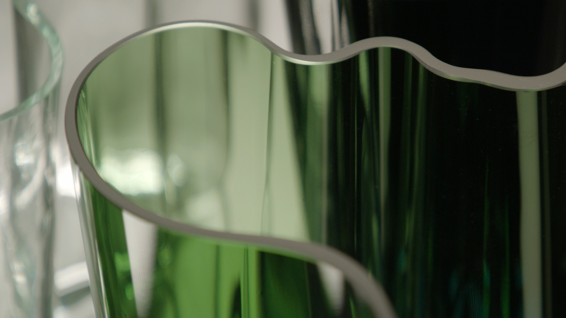 Váza z kolekce Alvar Aalto pro finskou značku skla a porcelánu iittala, 1936 © Euphoria Film