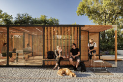 Modulární systém řady Y od Egoé posunuje dosavadní hranice využití venkovního prostoru. (na obrázku řada Office)