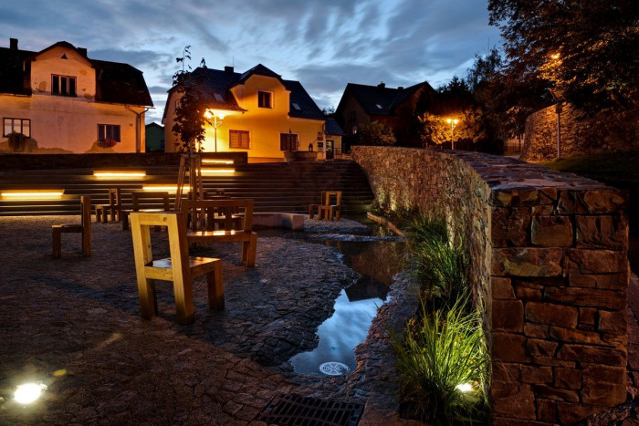 Náves ve Velké Polomi, Ateliér 38,