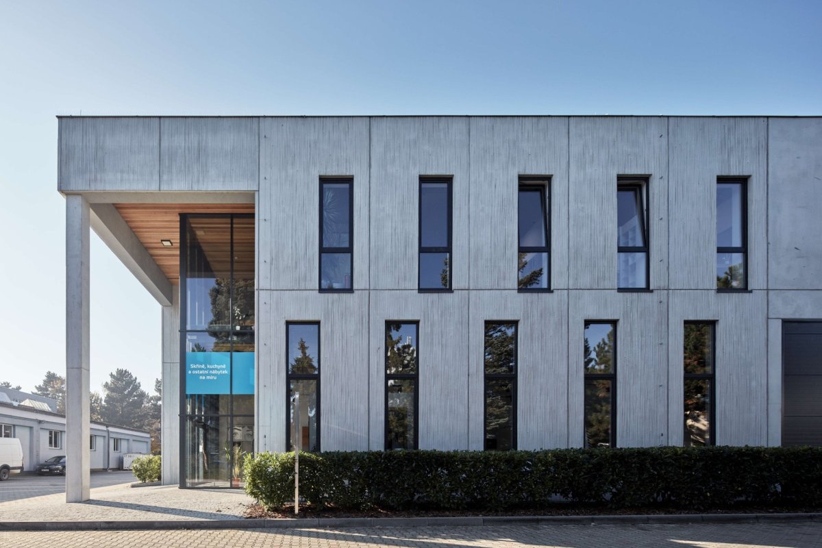 Architekti z Ateliéru stavebních konstrukcí realizovali v pražských Čakovicích skladové haly