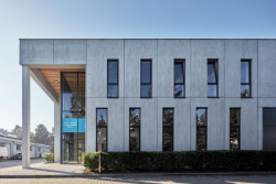 Architekti z Ateliéru stavebních konstrukcí realizovali v pražských Čakovicích skladové haly