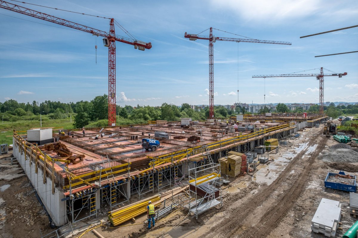 V lukrativní rezidenční oblasti Českých Budějovic roste bytový dům Byty 4 Dvory. (Průběh realizace - květen 2024)