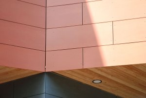 Tomáš Med, Jaroslav Kroupa, Filip Klozar, Návštěvnické centrum, Natura Park Pardubice - detail fasády - foto