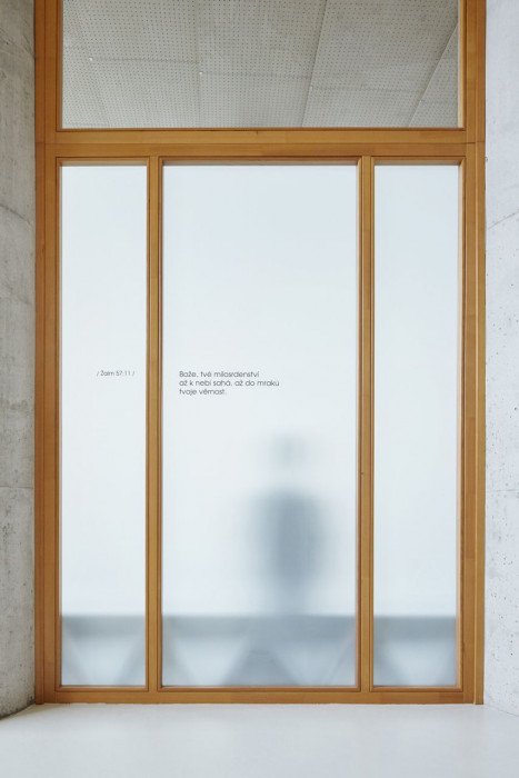 mmcité, CONSTRUQTA, lavička / Fránek Architects, Modlitebna Církve bratrské, Litomyšl – foto