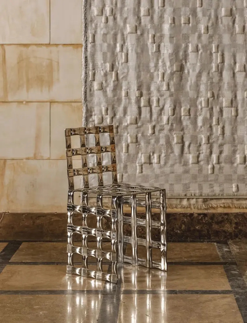 Fotel Phantom je práce polského designéra Mati Sipory. 