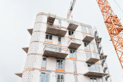 Na nosných obvodových a vnitřních stěnách a příčkách bytového domu Triangl v Brně jsou použity vápenopískové tvárnice Silka.