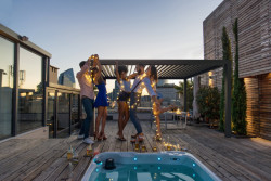 Aluprof představuje novou pergolu, která v sobě spojuje minimalistický design, kvalitu a odolnost