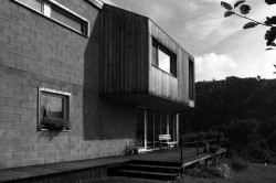 Ateliér Klanc, Dům ve svahu - foto