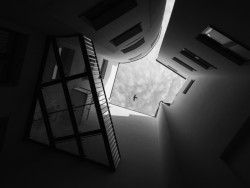 Dvorek mezi budovami A a B (Textilia – zreknstruovaná ikona Ostravy; Master Design)