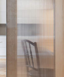 Rekonstrukce bytu v Praze-Bubenči, Papundekl architekti: Detail polykarbonátové příčky