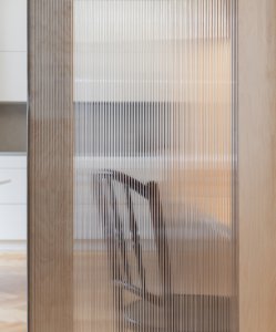 Rekonstrukce bytu v Praze-Bubenči, Papundekl architekti: Detail polykarbonátové příčky