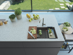 Frangranitový dřez Kubus 2 s doplňky od Franke