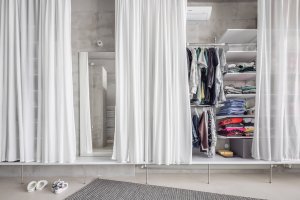 Slovenští architekti Richard Kilo a Matej Honč zrekonstruovali byt v původním kancelářském domě v Bratislavě