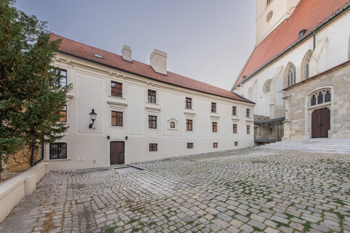 Rekonstrukce měšťanského domu v Bratislavě od Andreje Boteka a Pavola Paulinyho
