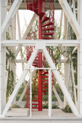 Ocelová věž - navazuje na věže nedalekého Průmyslového paláce (Rekonstrukce Křižíkových pavilonů na Výstavišti)