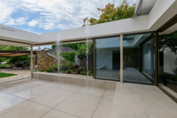 Zvednuté dno s fontánkami