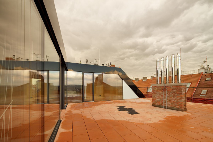 Uhlík architekti, Činžovní dům Letná, nástavba – foto