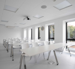 Společnost Wiesner-Hager je odborníkem na kancelářskou architekturu. Mimo to ale vybavuje eventové a konferenční prostory kulturních domů, hotelů a škol